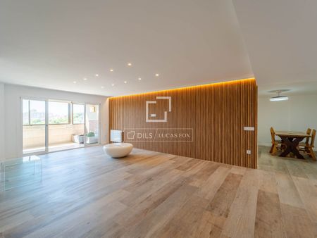 Excellent 5 Bedroom apartment with 15m² terrace for rent in El Pla del Real - Photo 4
