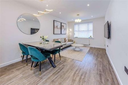 Sycamore Square, Shenley, Radlett, Hertfordshire, WD7 - Photo 2