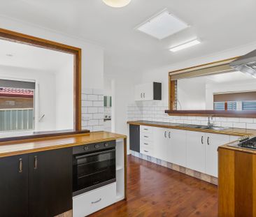 4 Bedroom Family Home With Pool - Photo 3