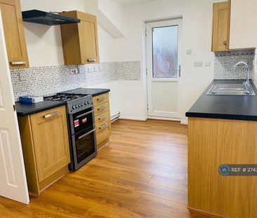 3 bedroom end of terrace house to rent - Photo 4