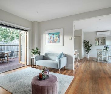 STUNNING THREE BEDROOM HOME IN GREAT LOCATION - Photo 1