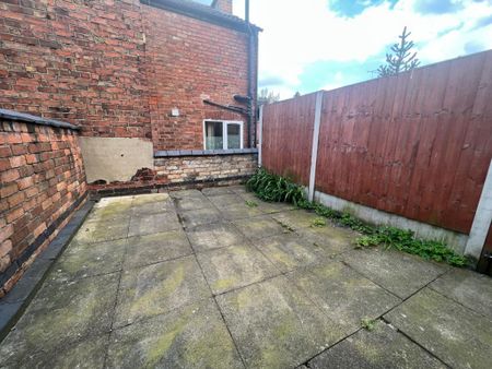 2 bedroom terraced house to rent - Photo 4