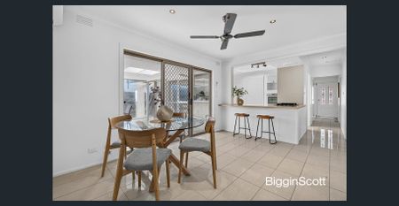 Spacious Family Living In a Prime Glen Waverley Location! - Photo 4