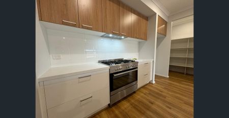 AS NEW! Luxury 28 Squares Family House with Twin Master Bedrooms - Photo 4