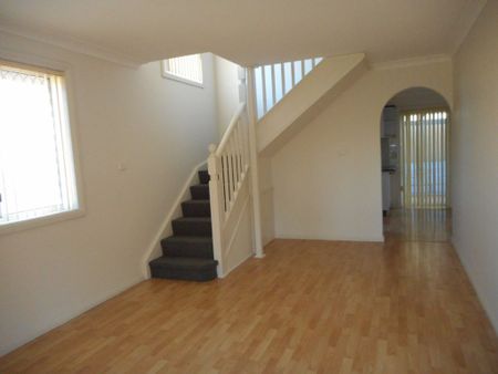 Recently Refurbished Townhouse - Photo 4