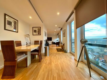 2 bedroom Penthouse to let - Photo 4