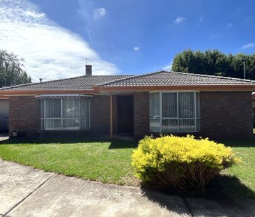 UPDATED AND PERFECTLY POSITIONED TWO BEDROOM UNIT - Photo 4