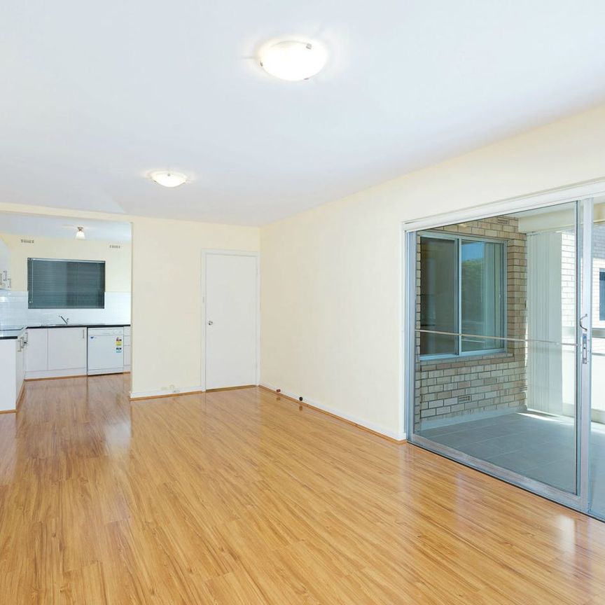 MASSIVE MODERN APARTMENT - Photo 1