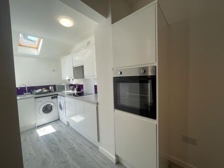 1 bed house share to rent in Queen Victoria Road, Burnley, BB10 - Photo 5