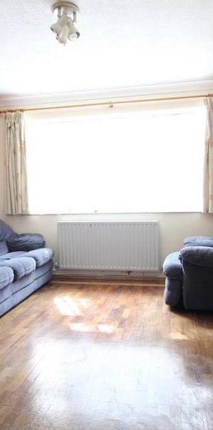 3 bedroom flat to rent - Photo 1
