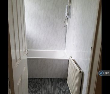 3 bedroom flat to rent - Photo 6