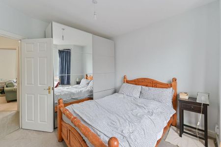 3 bedroom flat to rent - Photo 5