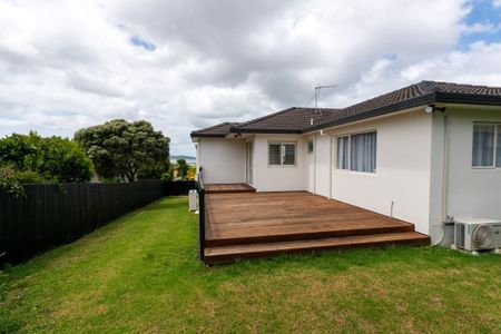 Stunning Family House At West Harbour - Photo 3