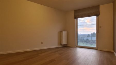 Ruim gerenoveerd tweeslaapkamerappartement in Bilzen - Foto 2