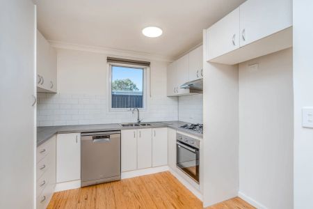 Updated 3 Bedroom Cottage in Prime Location - Photo 5