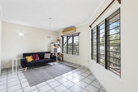 NEAT UNIT IN QUIET COMPLEX CLOSE TO SHOPS - Photo 2