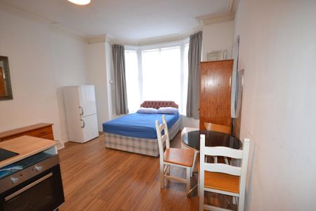 Studio to rent - Photo 2