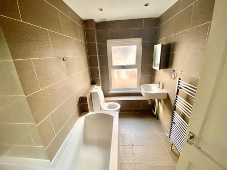 Uxbridge Road, London - Photo 5