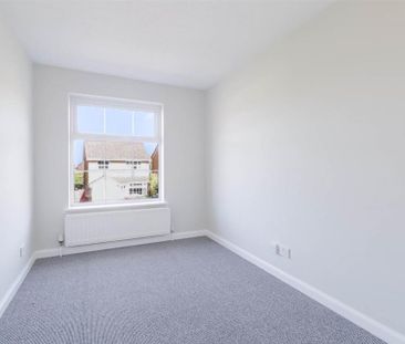 4 bedroom detached house to rent - Photo 2