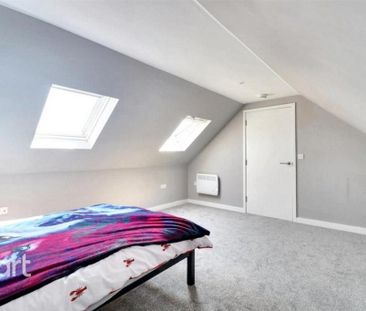 3 bedroom flat to rent - Photo 6