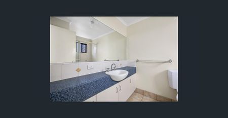 Private Security Complex - Easy walk to Beach and Shops - Photo 4