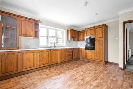 A 3 bedroom detached bungalow within the Village of Shuttlewood. - Photo 5