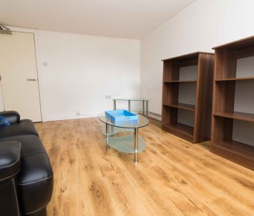 Flat 1, 32 BRUDENELL AVENUE Leeds - LS6 1HD - Photo 1