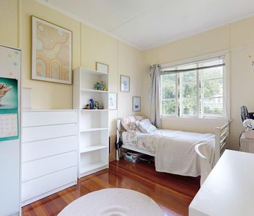 Charming Three Bedroom Home with Modern Amenities - Photo 5