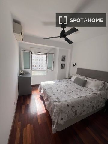 valencia, Valencian Community 46021 - Photo 4