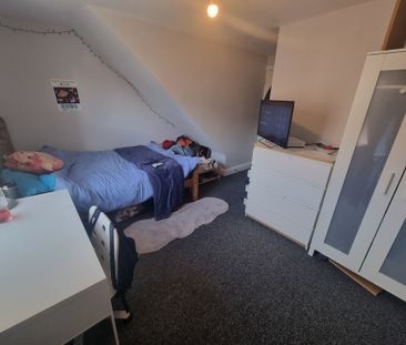 2 Bed Student Accommodation - Photo 2