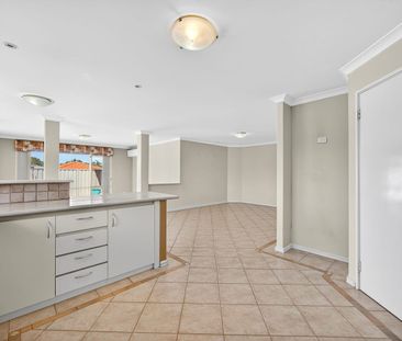 Spacious Family Living in Como - Photo 1