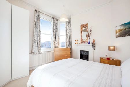 2 bedroom flat in Stamford Brook Avenue - Photo 5