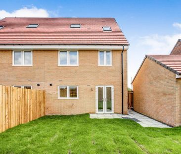 4 bedroom semi-detached house to rent - Photo 4