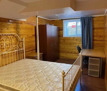 The Huge Bdrm for single Male ( 22-35age) Nearly Deerfoot City & YYC | Calgary - Photo 1