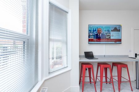 En-Suite Room 9, Malmesbury Road, Shirley, Southampton SO15 - Photo 2