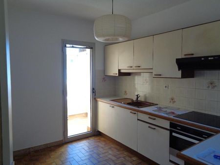 Location Appartement 2 pièces 50m² DRAGUIGNAN 83300 - Photo 3