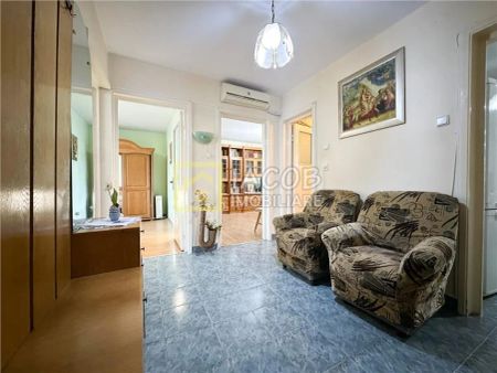 Apartament 3 camere de inchiriat – Bacau, Str. Panselelor - Photo 2