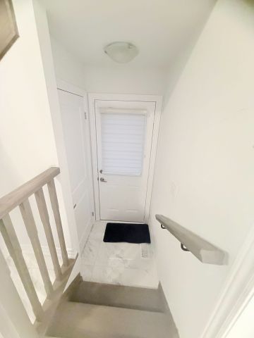 For Lease - 53 Woolacott Lane, Clarington, Ontario - Photo 3