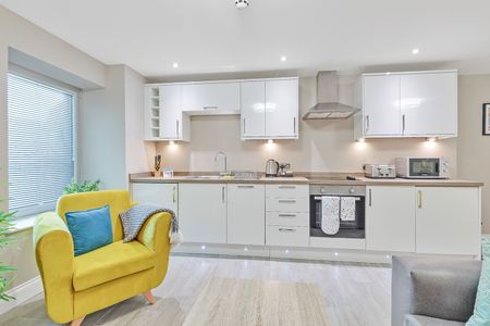 2 Bed Flat, Green Diamond, BN1 - Photo 4
