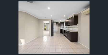 Family Home in Quiet Court - Photo 3