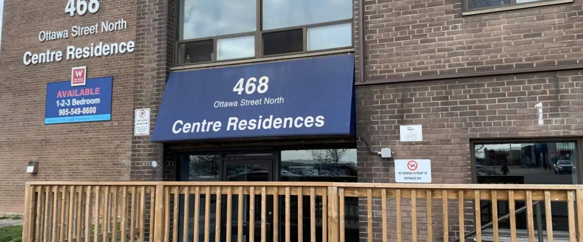 468 Ottawa Street North, Hamilton — 1 Bedroom + Den - Photo 1