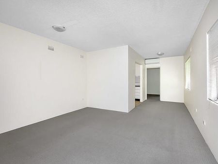 Conveniently Located 1 Bedroom Apartment - Photo 2