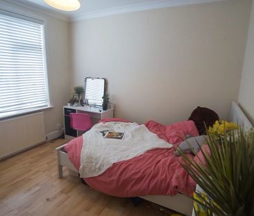 To Rent Cranmer Road, Winton, Bournemouth, BH9 £2,000 pcm Tenancy Info - Photo 5
