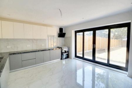 3 bedroom semi-detached house to rent - Photo 4