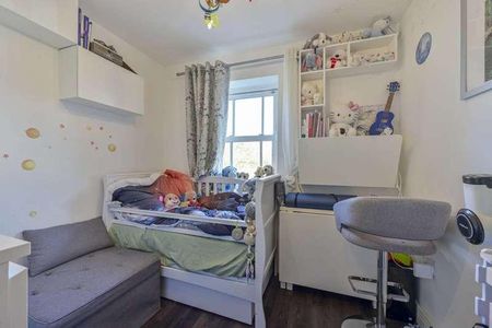 Bader Way, Roehampton, SW15 - Photo 3