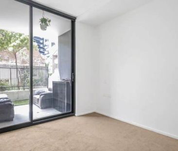 “Executive 1-Bedroom Apartment with privte access to unit” - Photo 1