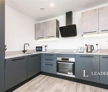 2 bedroom flat to rent - Photo 2