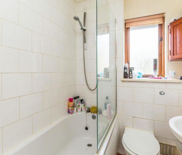 2 bedroom property to rent - Photo 4