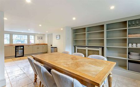 An impressive three storey Grade II listed Georgian town house in a prime central city location. - Photo 5