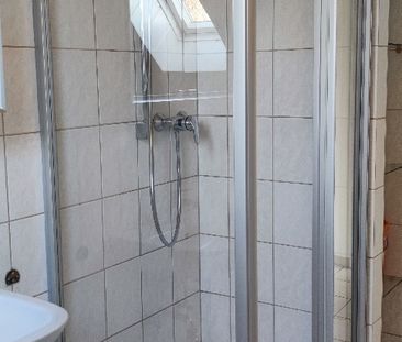 Gemütliche 2-Zimmer-Dachgeschoss-Wohnung *Balkon * Einbauküche - Foto 1